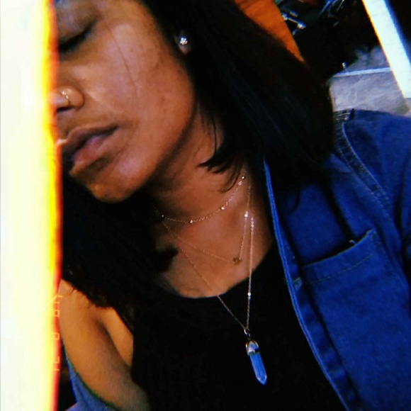 Clear  Gold Layered Necklace - Picture 4 of 7